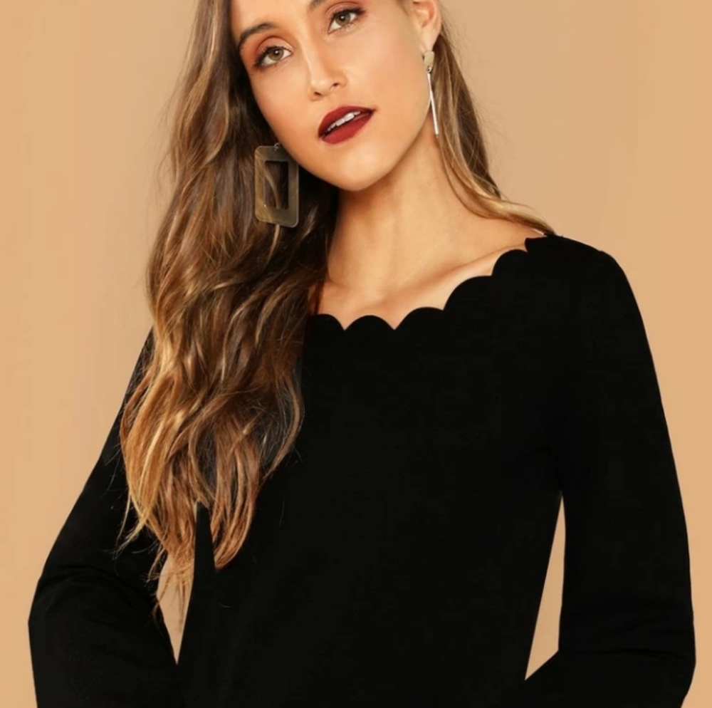 Scallop Trim Fitted Blouse